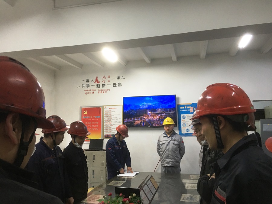 彭海班前會貫宣質量好習慣.jpg